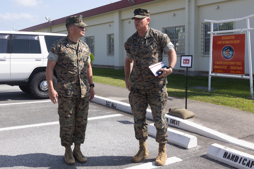 III MIG | Commanding General of MARFORCYBER visited Camp Hansen.