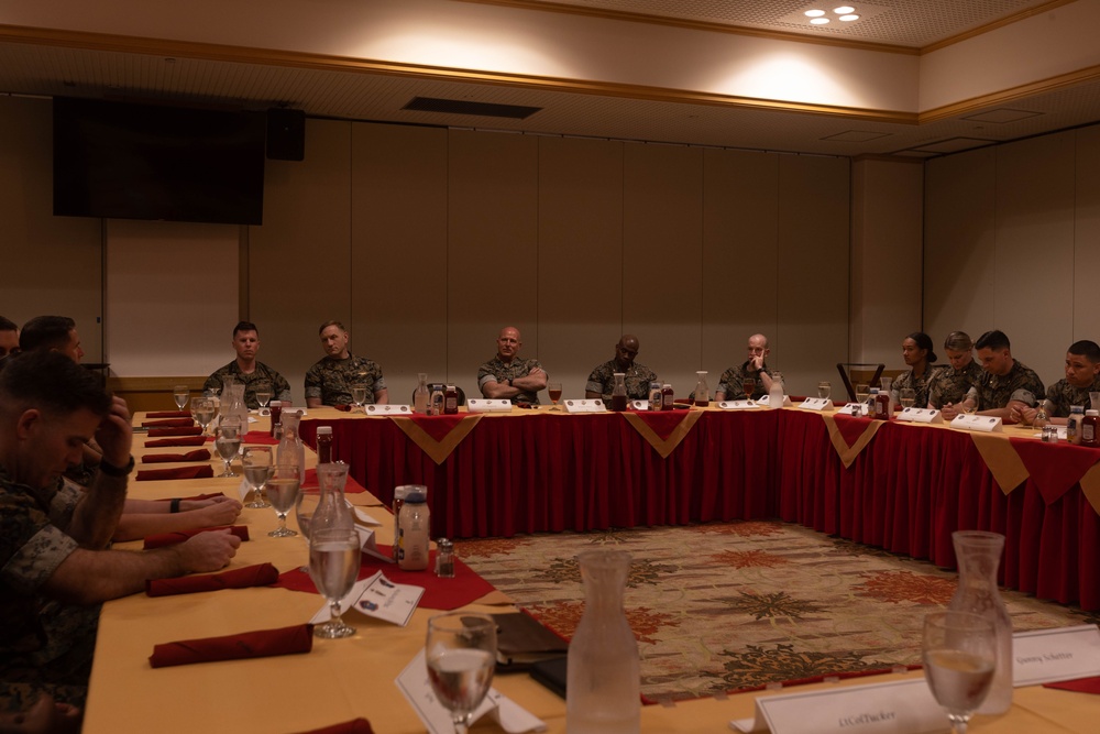 III MIG | Commanding General of MARFORCYBER visited Camp Hansen.