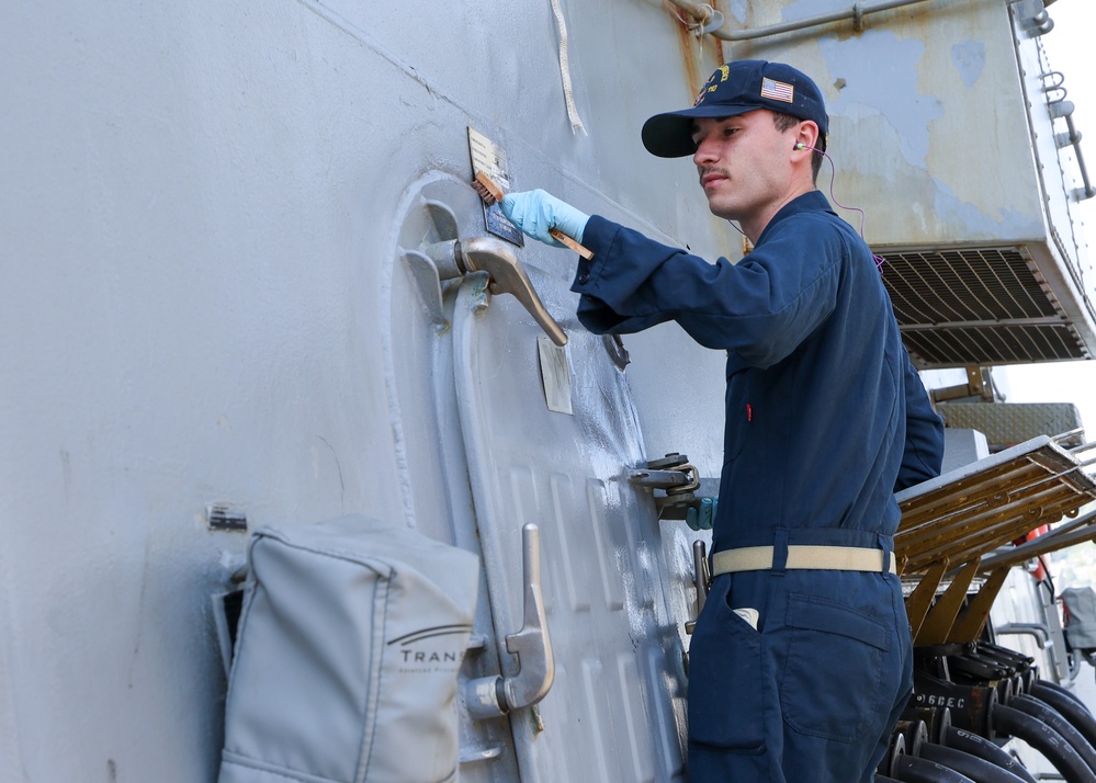 USS William P. Lawrence (DDG 110) Conducts Topside Preservation