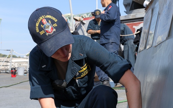 USS William P. Lawrence (DDG 110) Conducts Topside Preservation