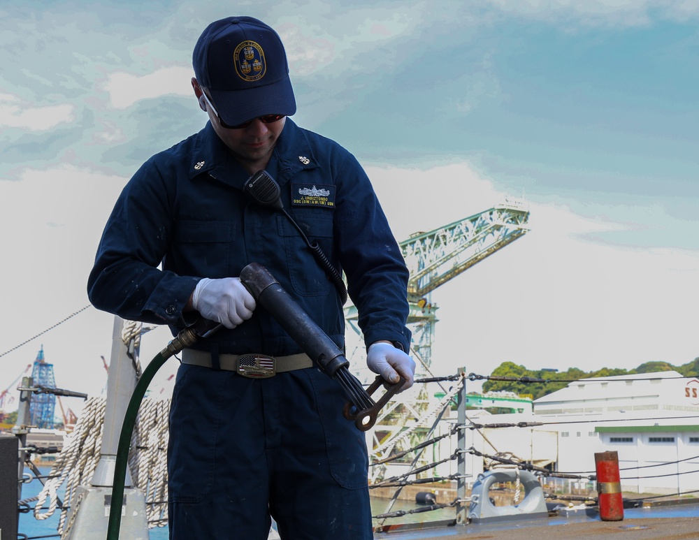 USS William P. Lawrence (DDG 110) Conducts Topside Preservation