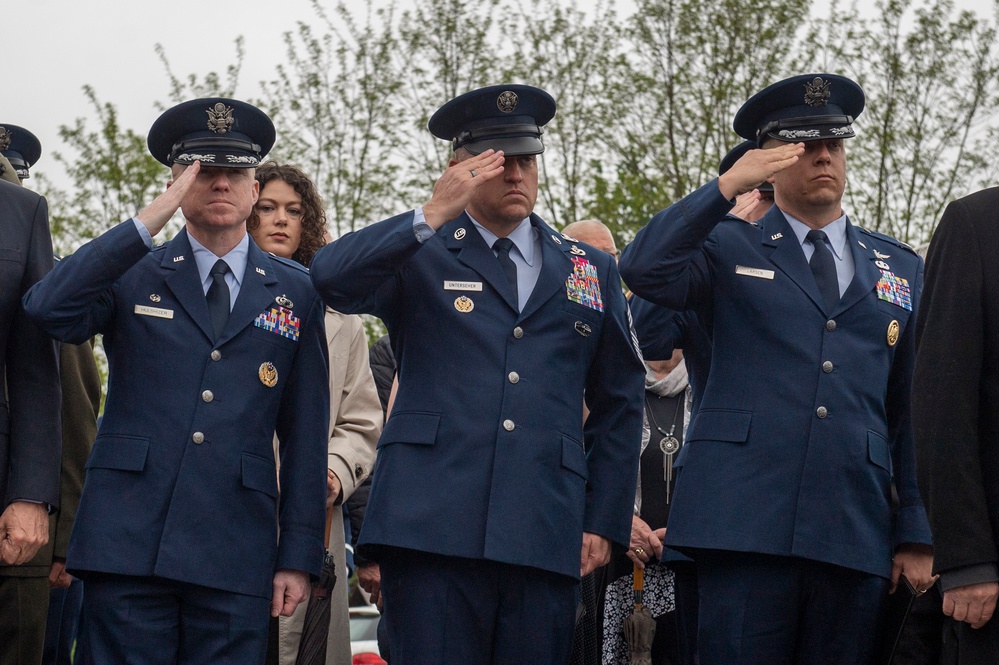 Aviano AB honors &quot;Dark Eyes&quot; in Andraž