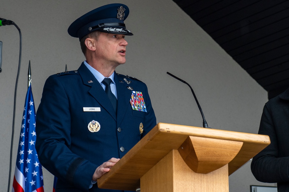 Aviano AB honors &quot;Dark Eyes&quot; in Andraž