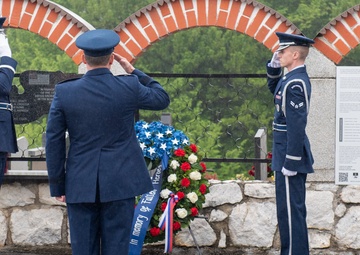 Aviano AB honors "Dark Eyes" in Andraž