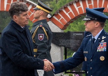 Aviano AB honors "Dark Eyes" in Andraž