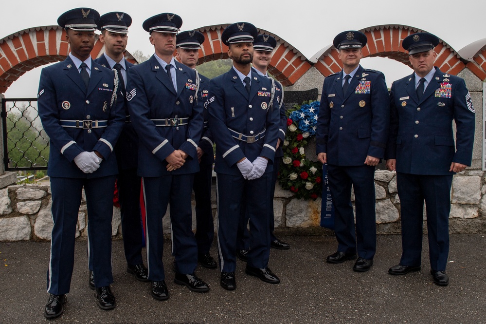 Aviano AB honors &quot;Dark Eyes&quot; in Andraž
