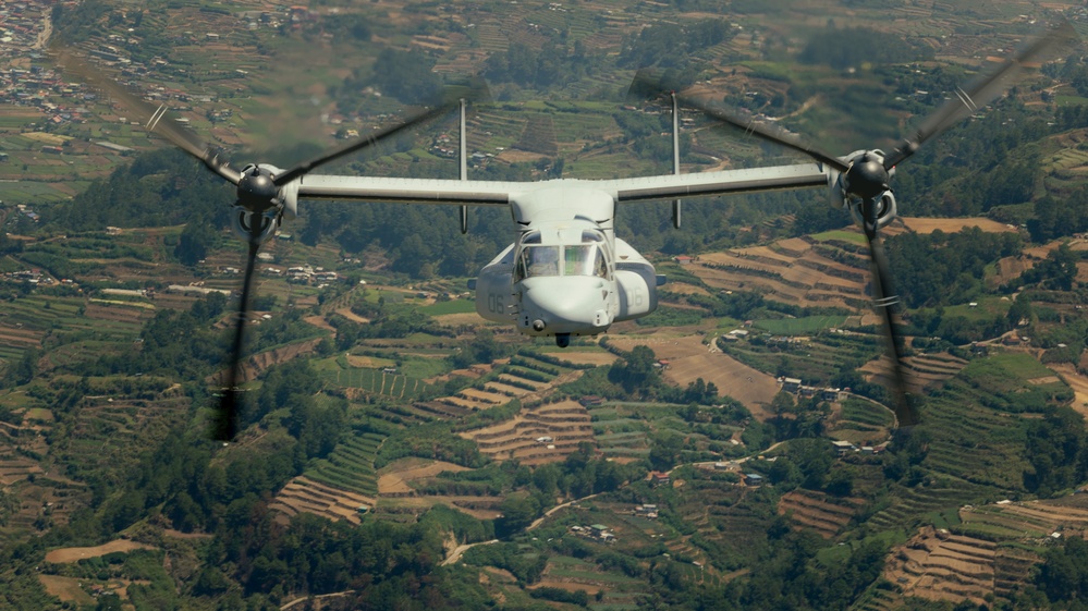 Balikatan 25: VMM-364 conducts tactical recovery of aircraft and personnel training