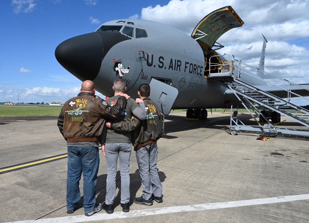 100th ARW legacy comes full circle as WWII veteran, Capt. Bob Wolff, returns 'home' to Thorpe Abbotts