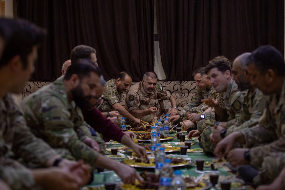 Coalition General meets with Syrian Partner forces in Al-Tanf