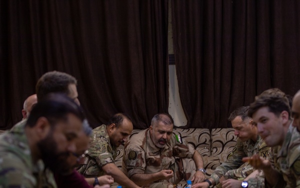 Coalition General meets with Syrian Partner forces in Al-Tanf