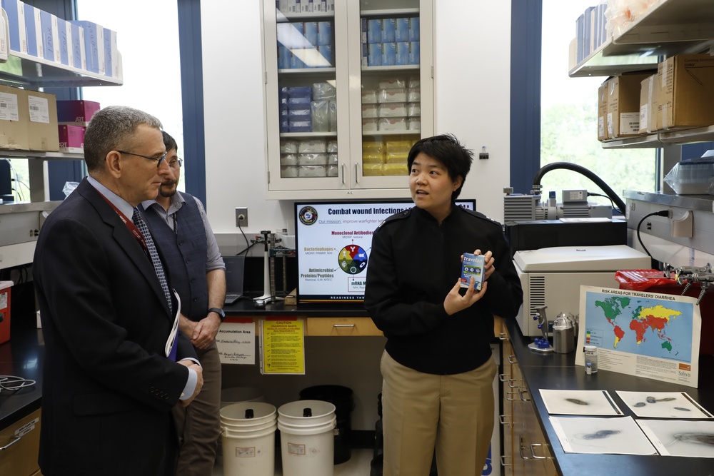 NMRC hosts DASN RDT&amp;E Tour