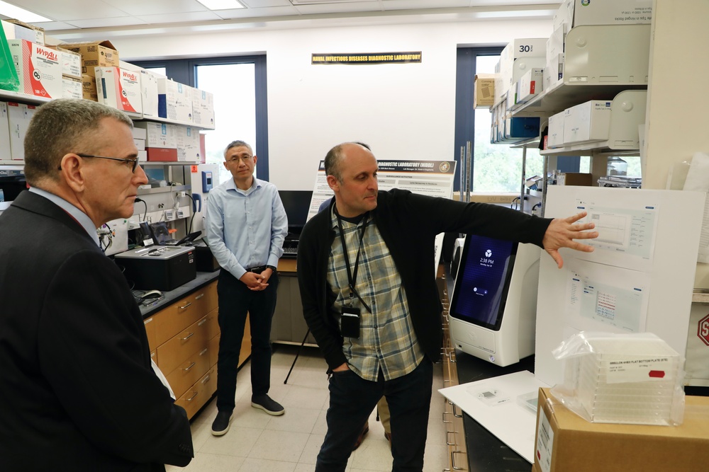 NMRC hosts DASN RDT&amp;E Tour