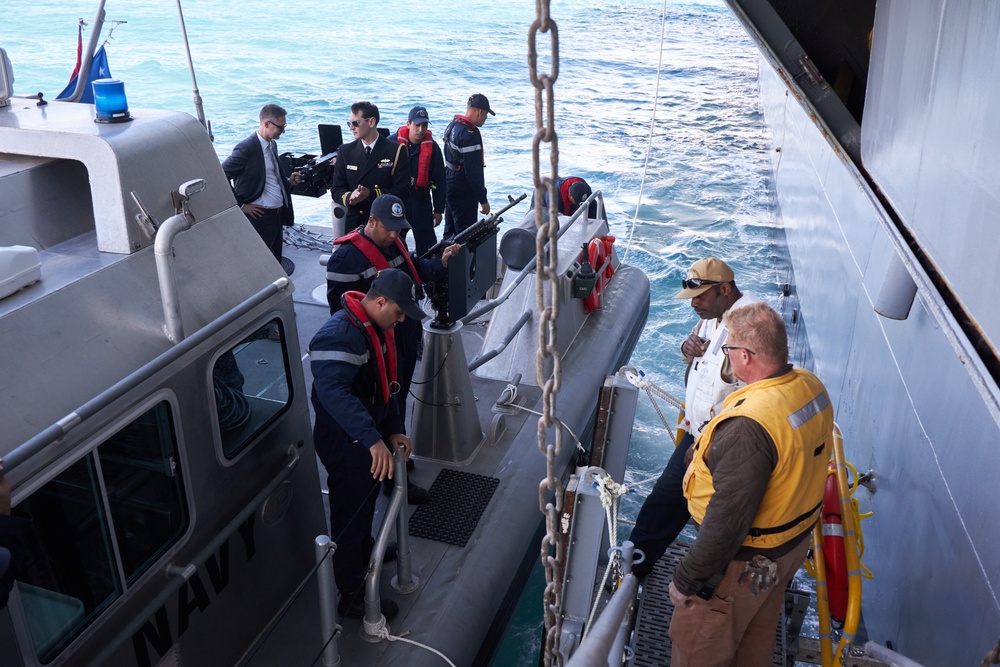 USS Mount Whitney conducts key leadership engagements between Sixth Fleet and Tunisia