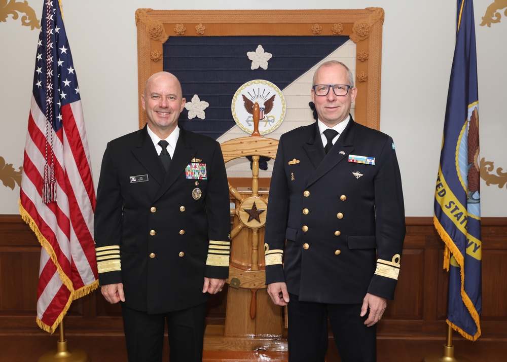 Acting CNO Meets with Chief of the Swedish Navy