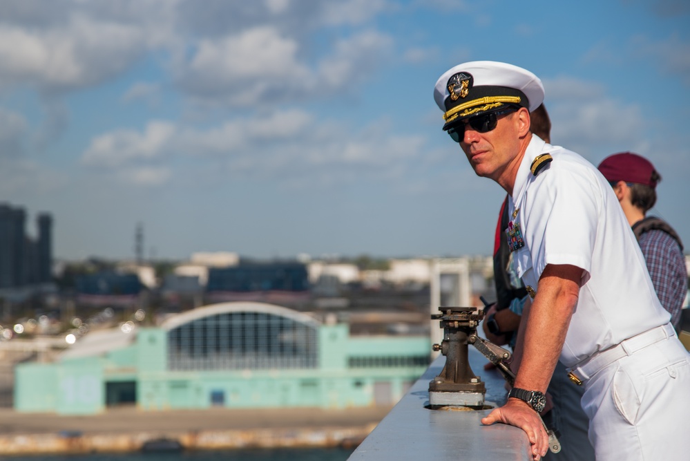USS New York Departs Fleet Week Fort Lauderdale 2025
