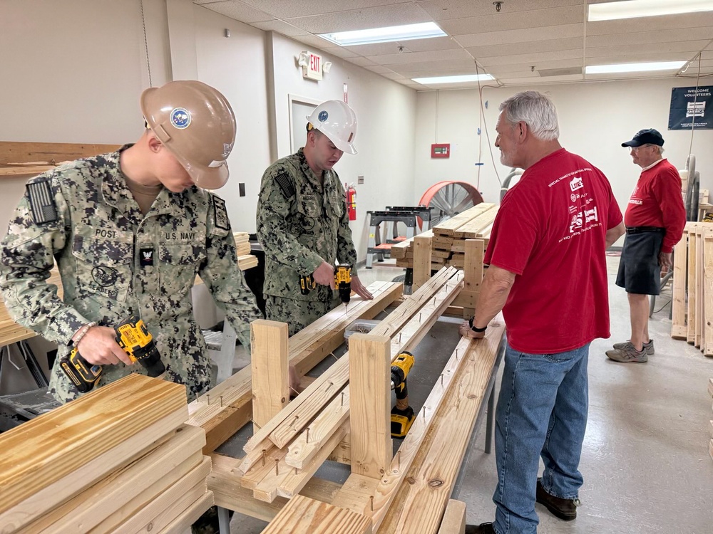 NMCB 11 Seabees Participate in Huntsville Navy Week