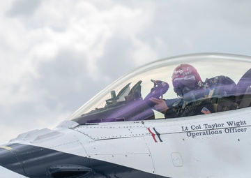 Thunderbirds stop at Scott Air Force Base