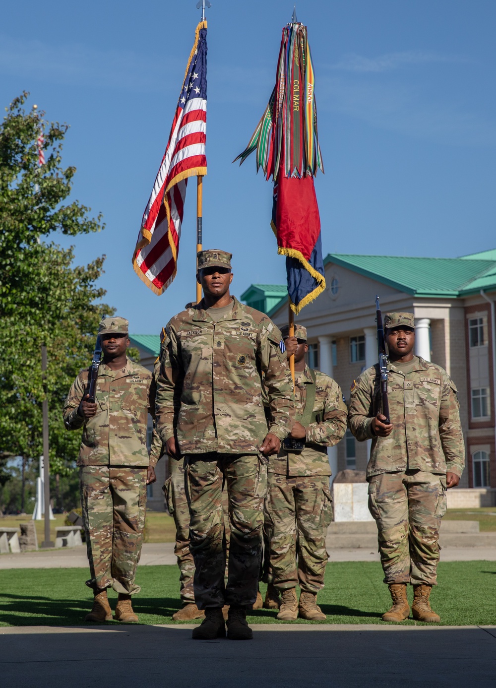 Headquarters and Headquarters Battalion Holds Change of Responsibility Ceremony
