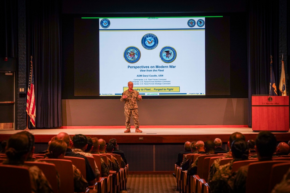 Commander, U.S. Fleet Forces Command Delivers Lecture at U.S. Naval War College
