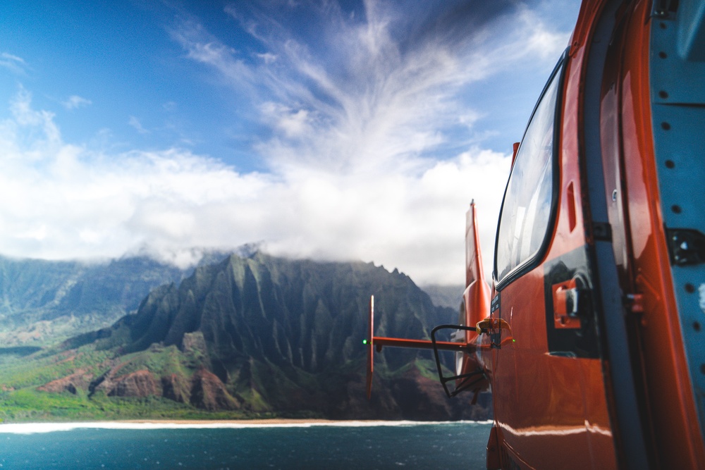 Coast Guard Aid to Navigation Team Honolulu conducts joint op with Air Station Barbers Point