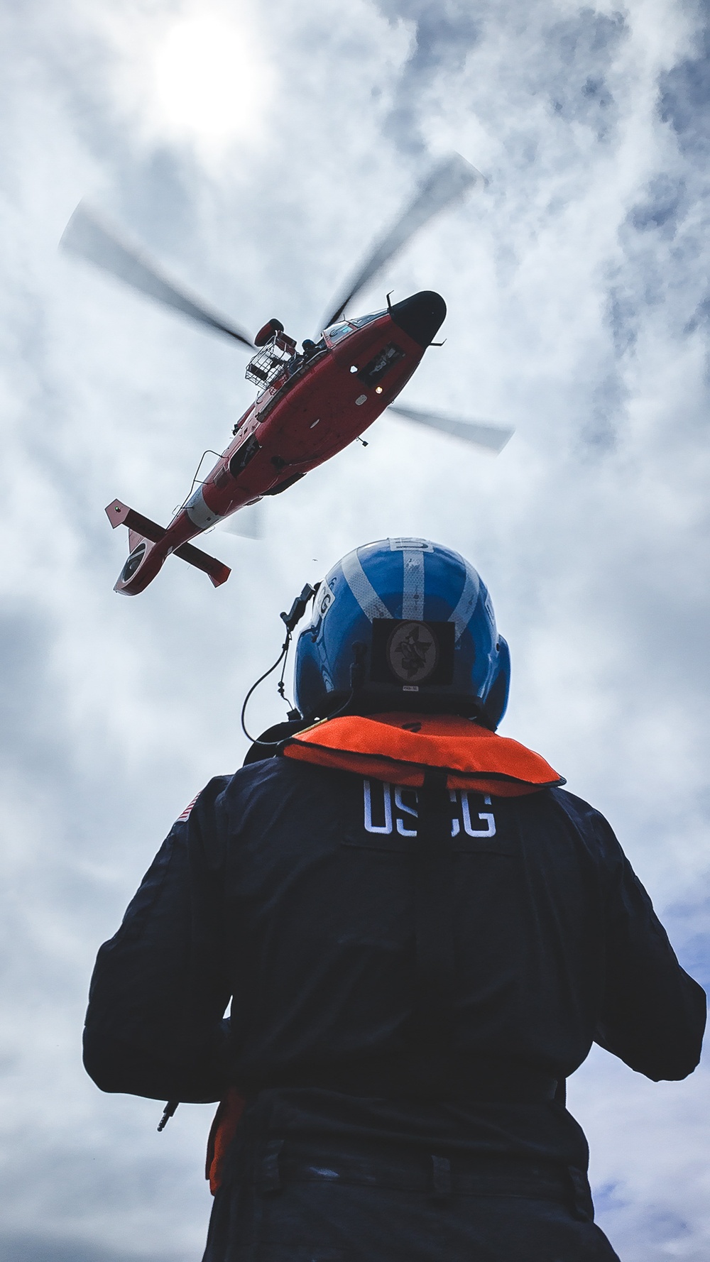 Coast Guard Aid to Navigation Team Honolulu conducts joint op with Air Station Barbers Point