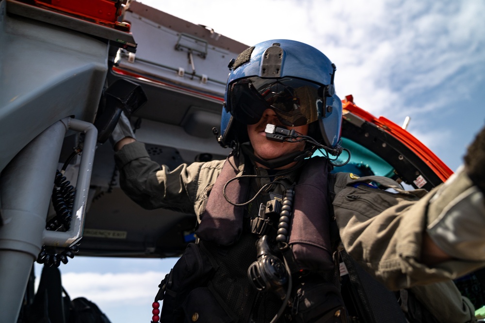 Coast Guard Aid to Navigation Team Honolulu conducts joint op with Air Station Barbers Point