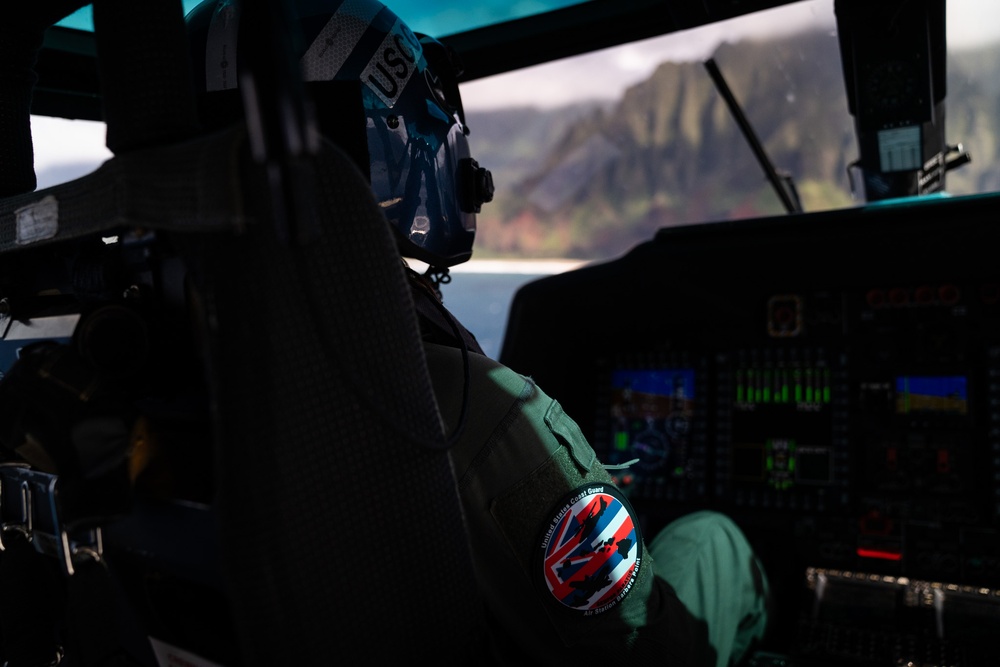 Coast Guard Aid to Navigation Team Honolulu conducts joint op with Air Station Barbers Point