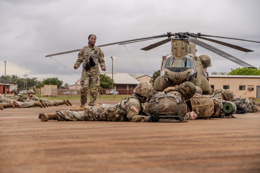 UH ROTC Cadets train cold loads at 3-25 AVN