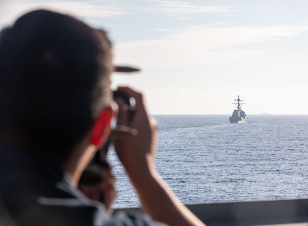 USS Benfold (DDG 65) conducts advanced tactical training