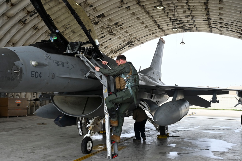 Kunsan’s winged “Wolf” takes flight for Freedom Flag 25-1