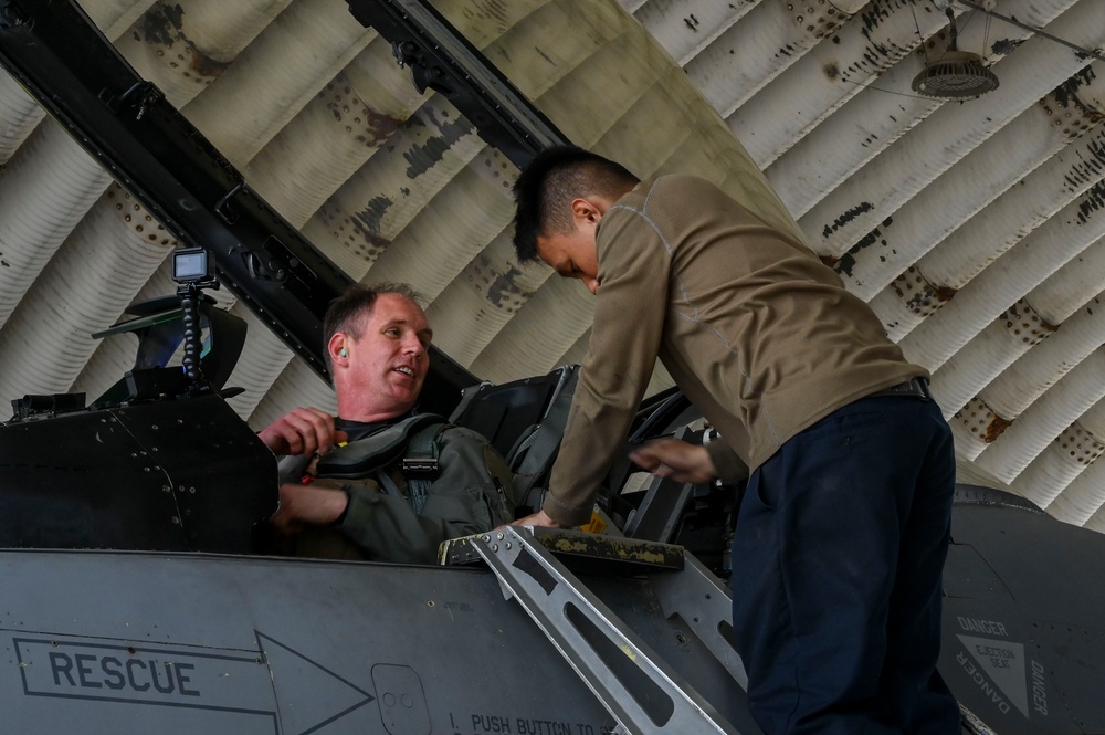 Kunsan’s winged “Wolf” takes flight for Freedom Flag 25-1
