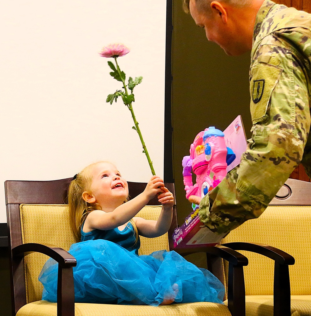 ST. LOUIS POLICE OFFICER, COMBAT VETERAN, RETIRES AFTER 23 YEARS IN THE ILLINOIS ARMY NATIONAL GUARD