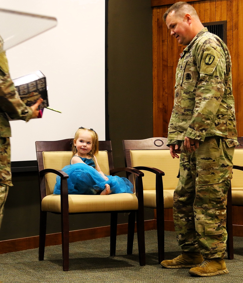 ST. LOUIS POLICE OFFICER, COMBAT VETERAN, RETIRES AFTER 23 YEARS IN THE ILLINOIS ARMY NATIONAL GUARD
