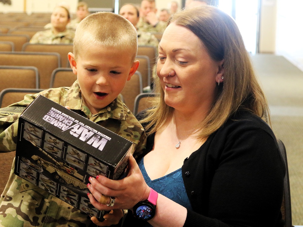 ST. LOUIS POLICE OFFICER, COMBAT VETERAN, RETIRES AFTER 23 YEARS IN THE ILLINOIS ARMY NATIONAL GUARD