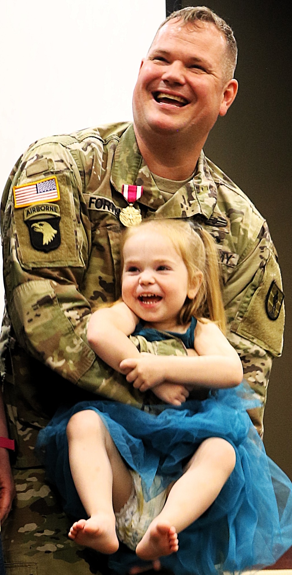 ST. LOUIS POLICE OFFICER, COMBAT VETERAN, RETIRES AFTER 23 YEARS IN THE ILLINOIS ARMY NATIONAL GUARD