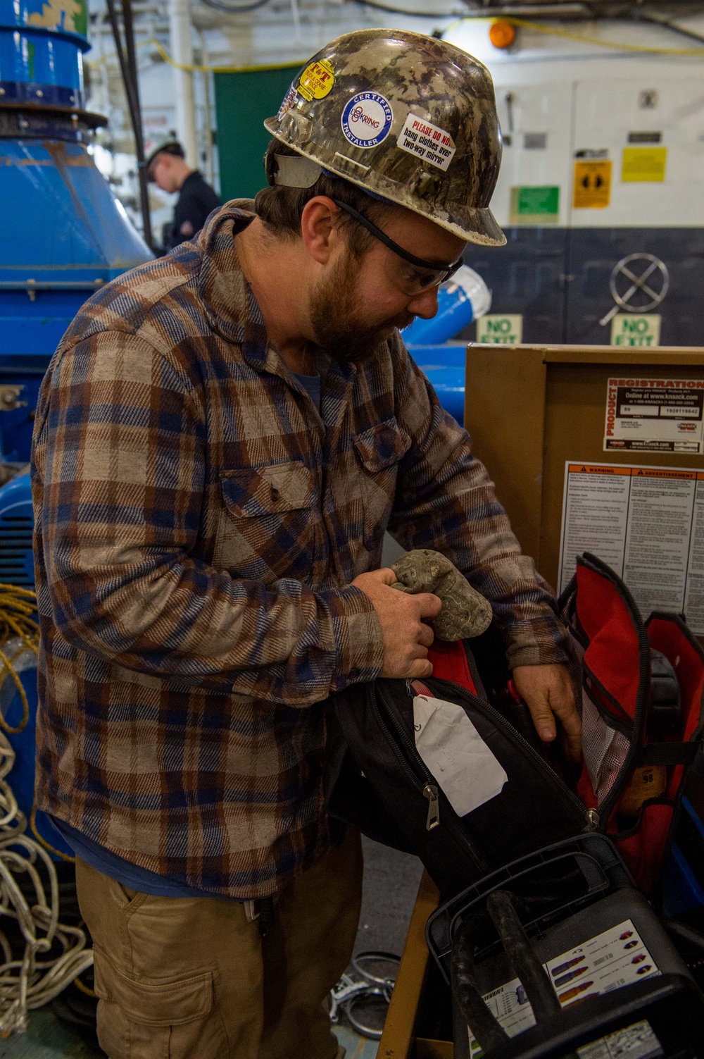 USS Ronald Reagan (CVN 76) contractors and Puget Sound Naval Shipyard (PSNS) workers conduct routine operations and ship maintenance.