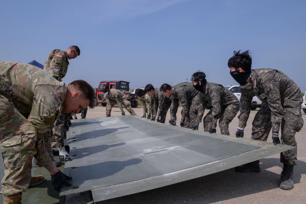 Osan’s first joint, combined IRON RADR exercise improves airfield restoration capabilities