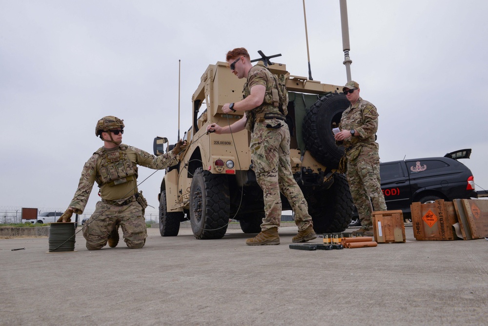 Osan’s first joint, combined IRON RADR exercise improves airfield restoration capabilities
