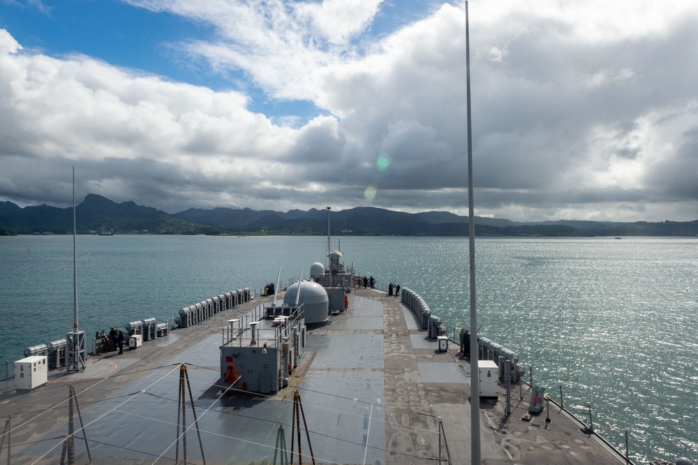 USS Blue Ridge (LCC 19) arrives in Suva, Fiji