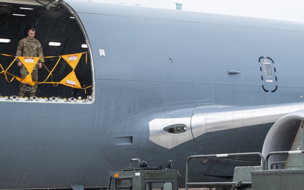 514th Airmen team up with Air National Guard for total force cargo training