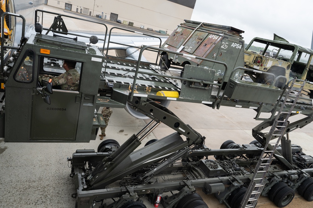 514th Airmen team up with Air National Guard for total force cargo training