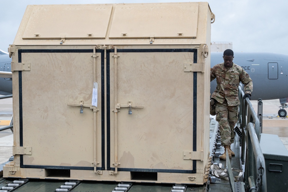 514th Airmen team up with Air National Guard for total force cargo training
