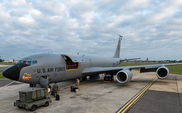 Skyway Chariot: 100th ARW refuels 48th FW
