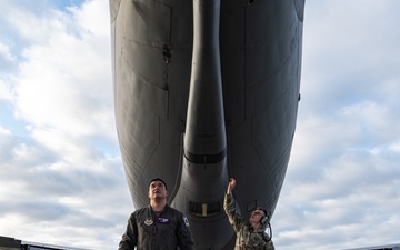 Skyway Chariot: 100th ARW refuels 48th FW