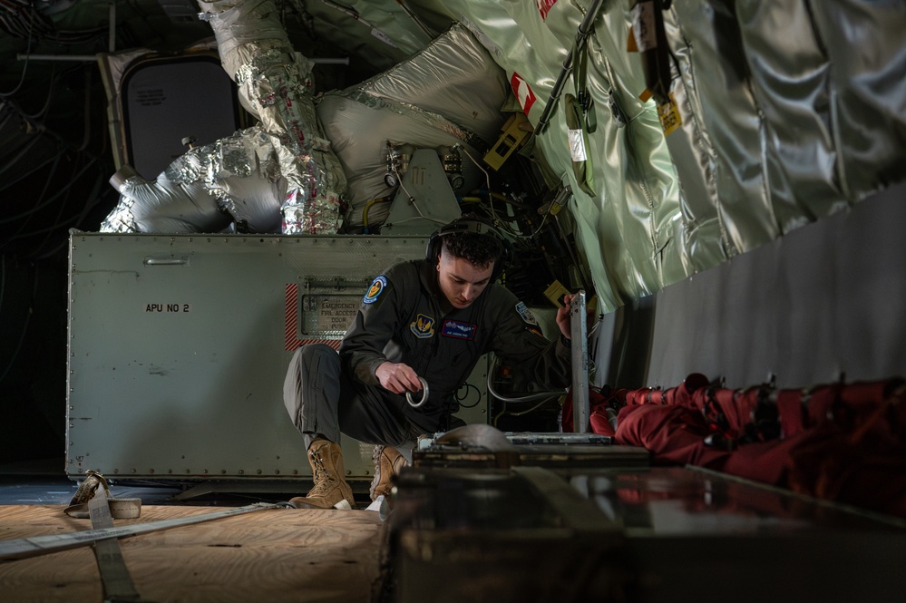 Skyway Chariot: 100th ARW refuels 48th FW