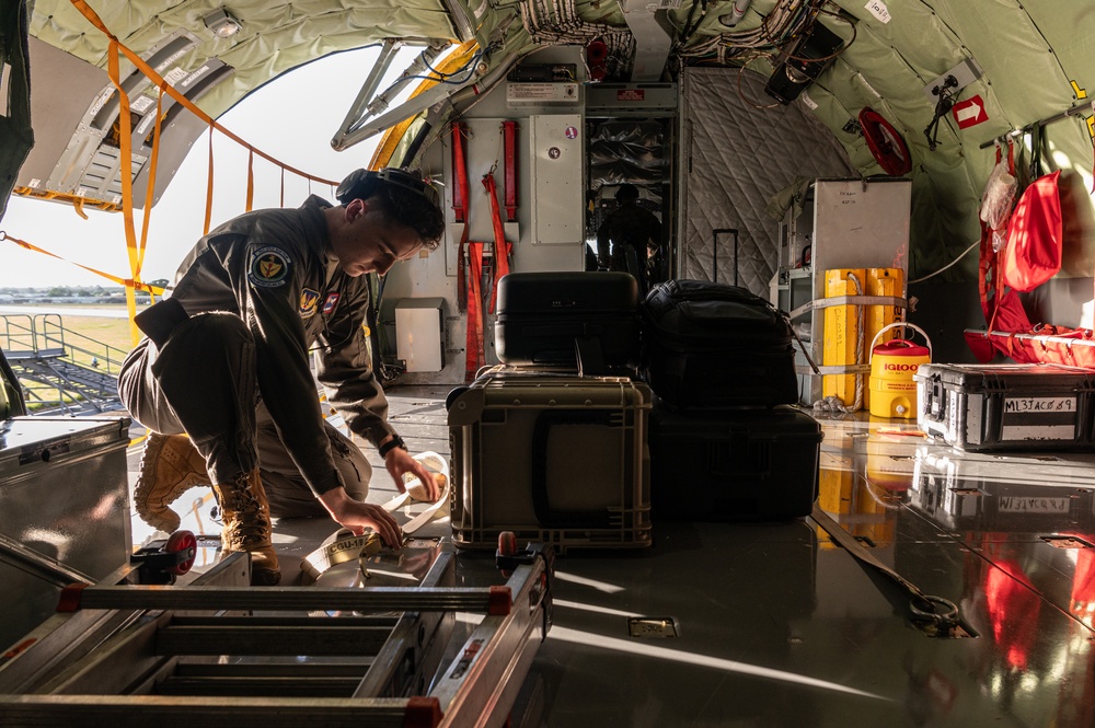 Skyway Chariot: 100th ARW refuels 48th FW
