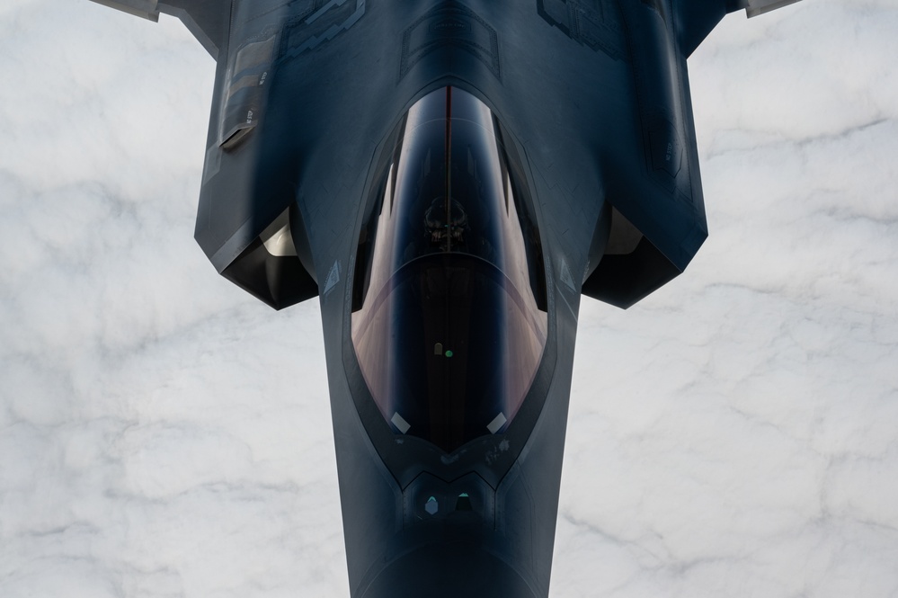 Skyway Chariot: 100th ARW refuels 48th FW