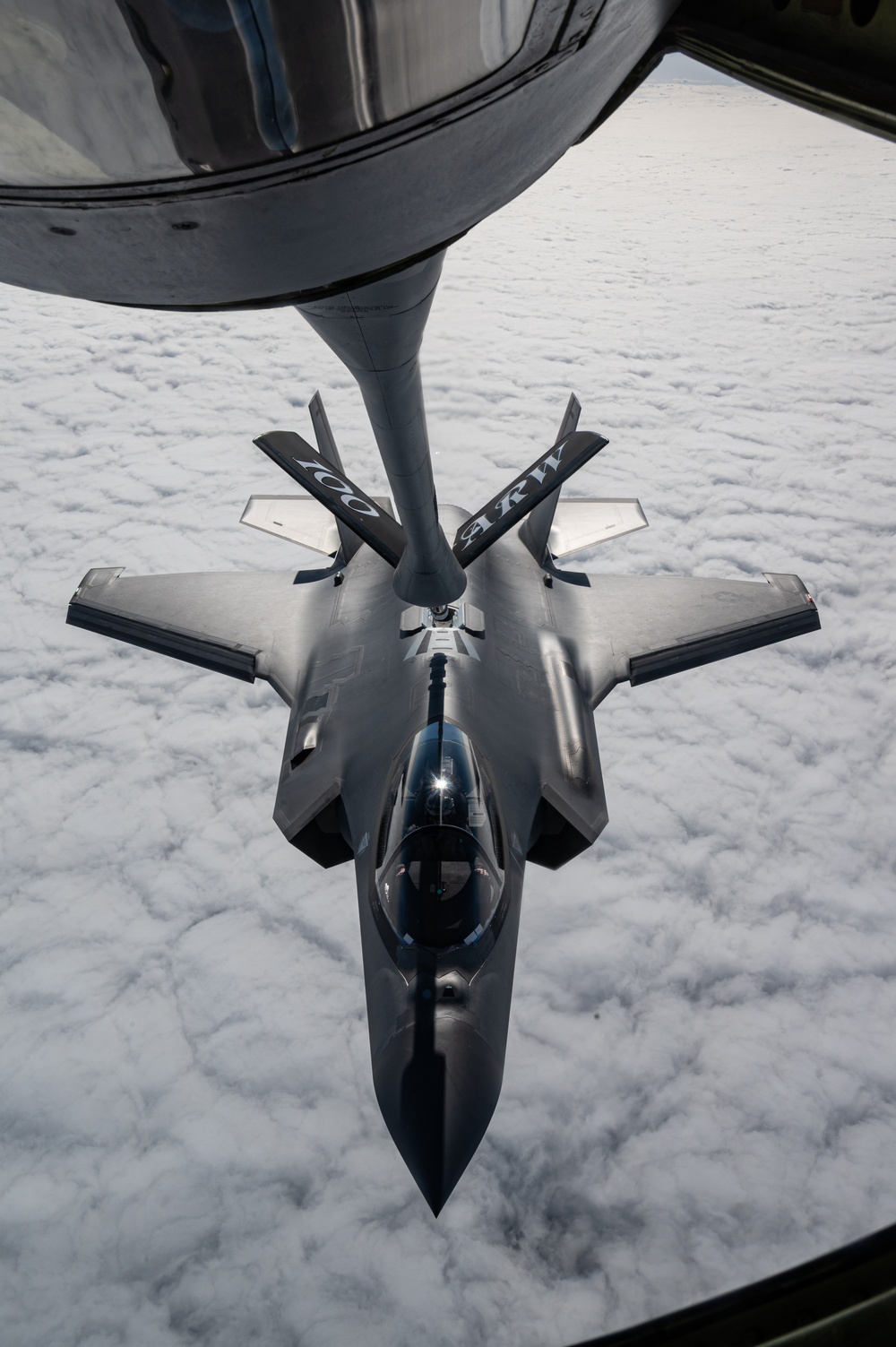 Skyway Chariot: 100th ARW refuels 48th FW