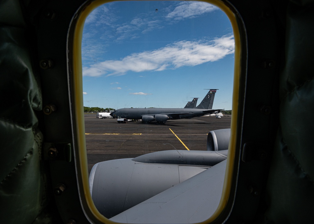 Skyway Chariot: 100th ARW refuels 48th FW