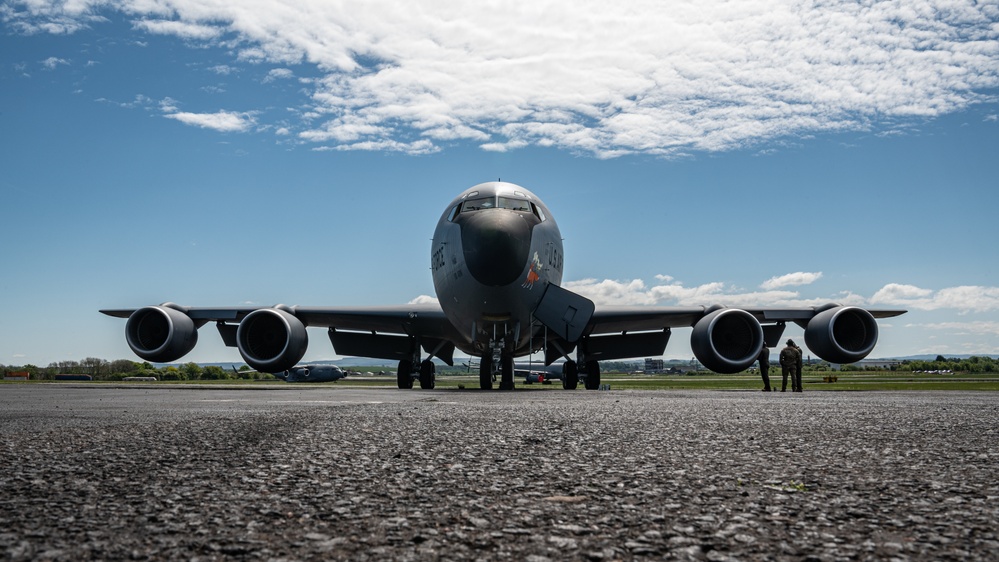 Skyway Chariot: 100th ARW refuels 48th FW